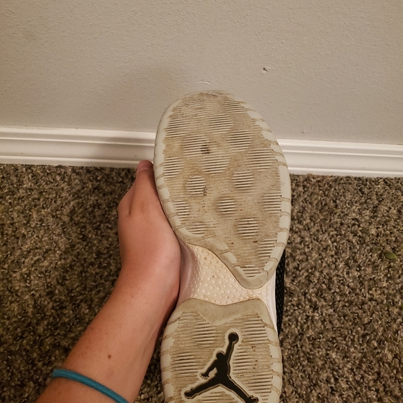 Black Jordan Basketball Shoes - Picture 4 of 9